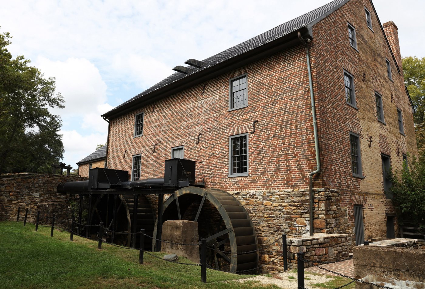 Aldie Mill building with water wheel